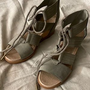 Sorel size 8 Cameron Platform Lace Wedge Sandals